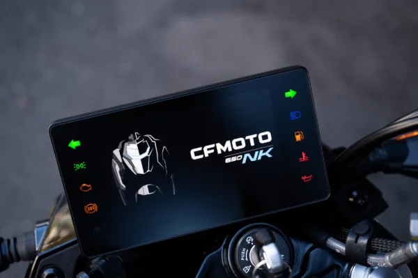 CFMOTO 650NK - Imagen 10